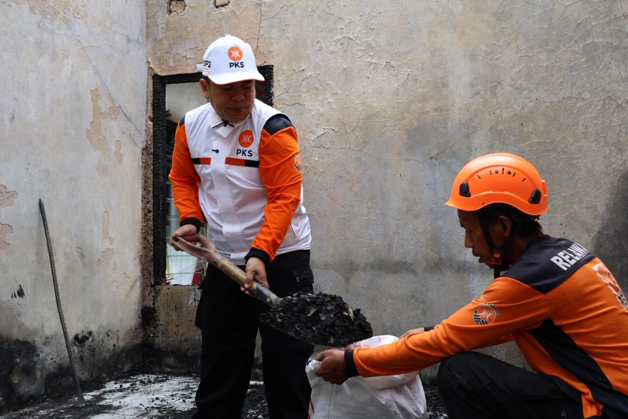 PKS Padang Peduli, Kader Turun Langsung Bantu Korban Kebakaran Pasa Gadang