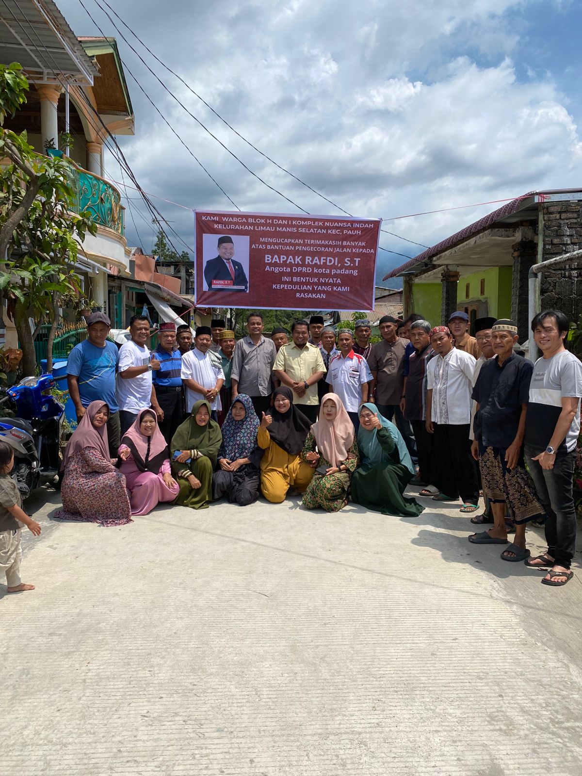 Anggota DPRD Kota Padang Rafdi Hadiri Syukuran Betonisasi Nuansa Indah, Ajak Warga Jaga Kekompakan