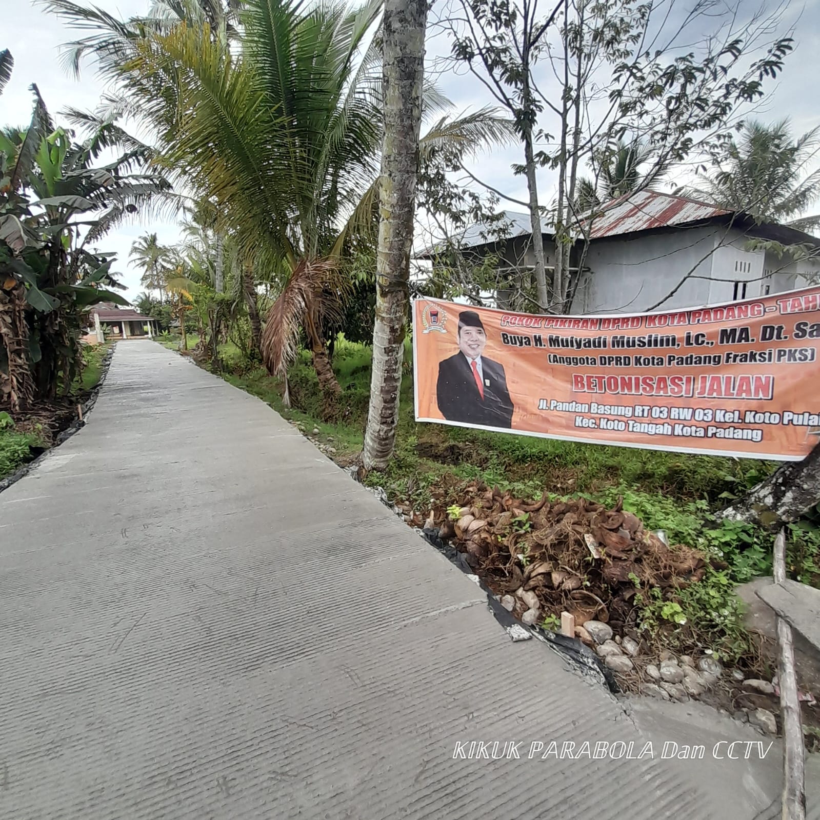 Anggota DPRD Kota Padang Buya Mulyadi Muslim Perjuangkan Betonisasi Jalan dan Drainase di Padang Sarai dan Balai Gadang