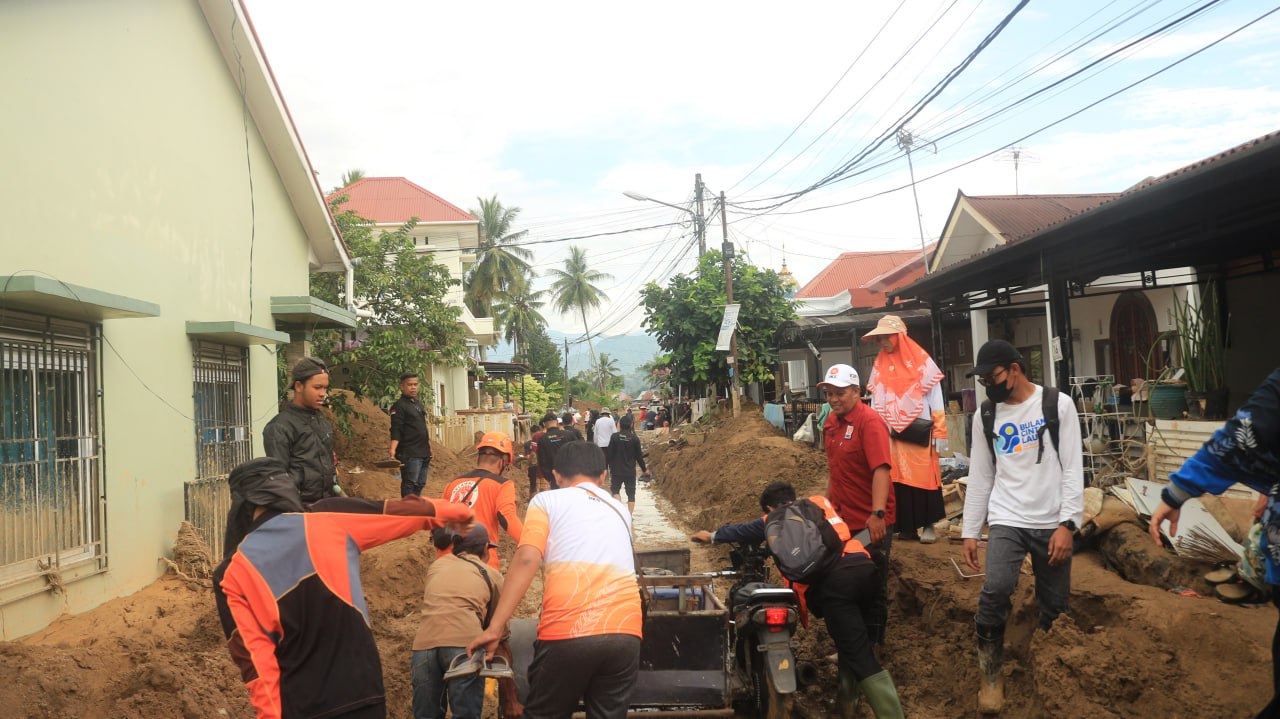 Relawan PKS Ungkap Kesedihan Saat Melihat Kondisi Griya Permata 2: “Sulit Membayangkan Detik-Detik Saat Air Itu Datang”