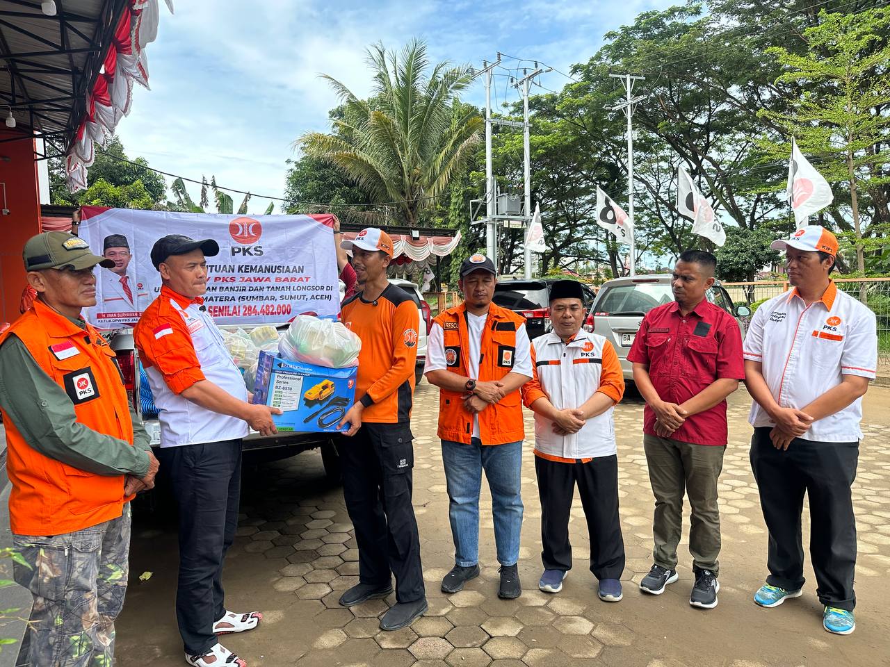 PKS Jabar Salurkan Bantuan Ratusan Juta untuk Bencana Sumbar