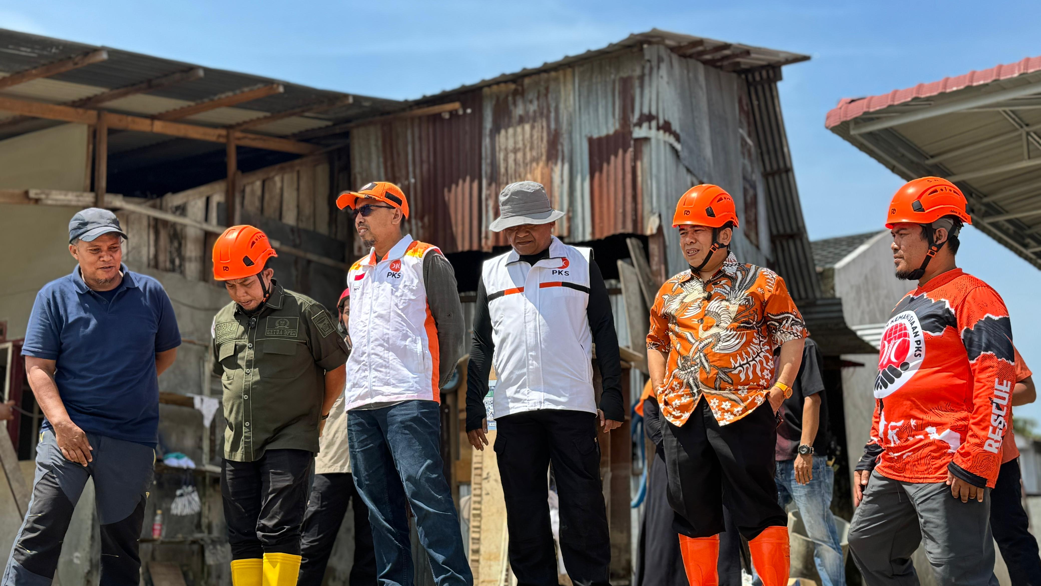 Aleg DPRD PKS Kota Padang Salurkan Bantuan dan Biayai Operasional Alat Berat di Tabiang Banda Gadang