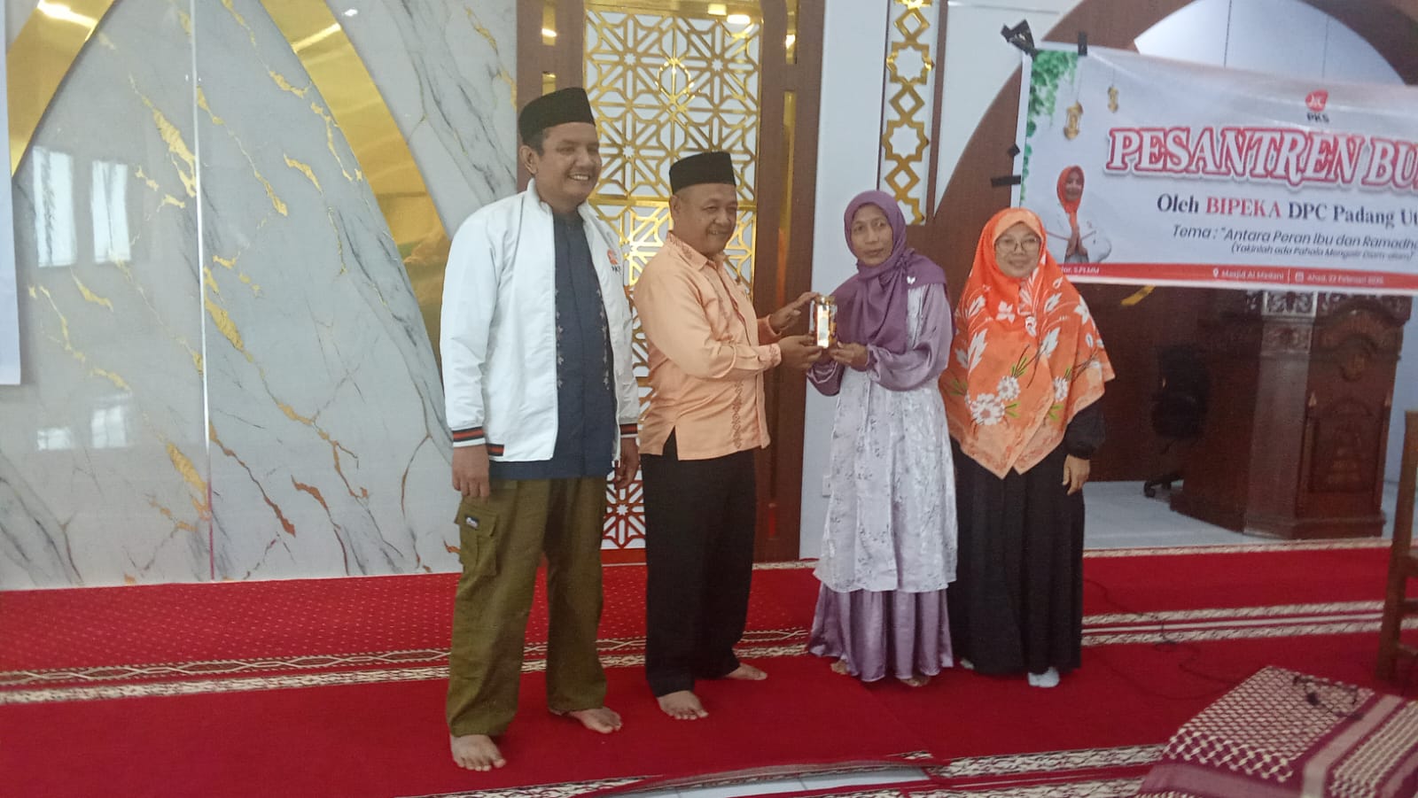 Tunjukkan Kepedulian pada Kaum Perempuan, Arnedi Yarmen Hadiri Pembukaan Pesantren Bunda di DPC PKS Padang Utara